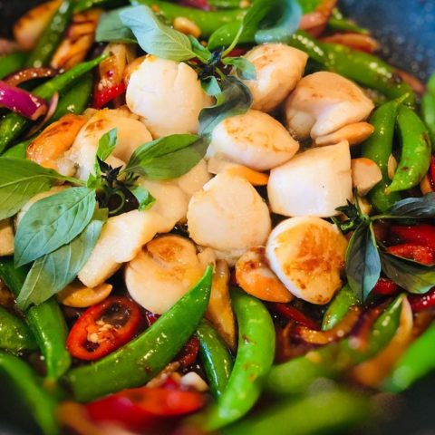 Stir- fried Scallops with Roasted Chillies